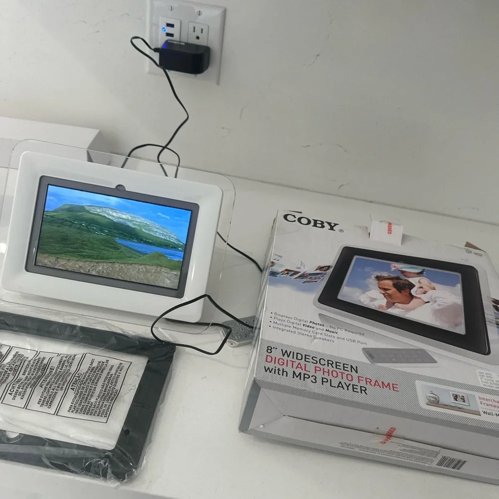 Digital Photo Frame with MP3 Player